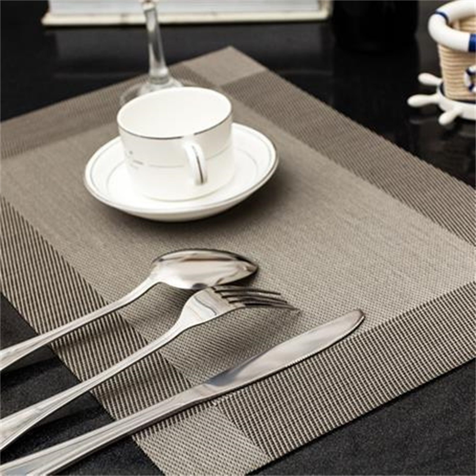 Rutschfeste, Geflochtene Pvc-tischsets, Grau Diagonal C06g1 Für Hotels, Leicht Zu Reinigen Und Schnelltrocknend