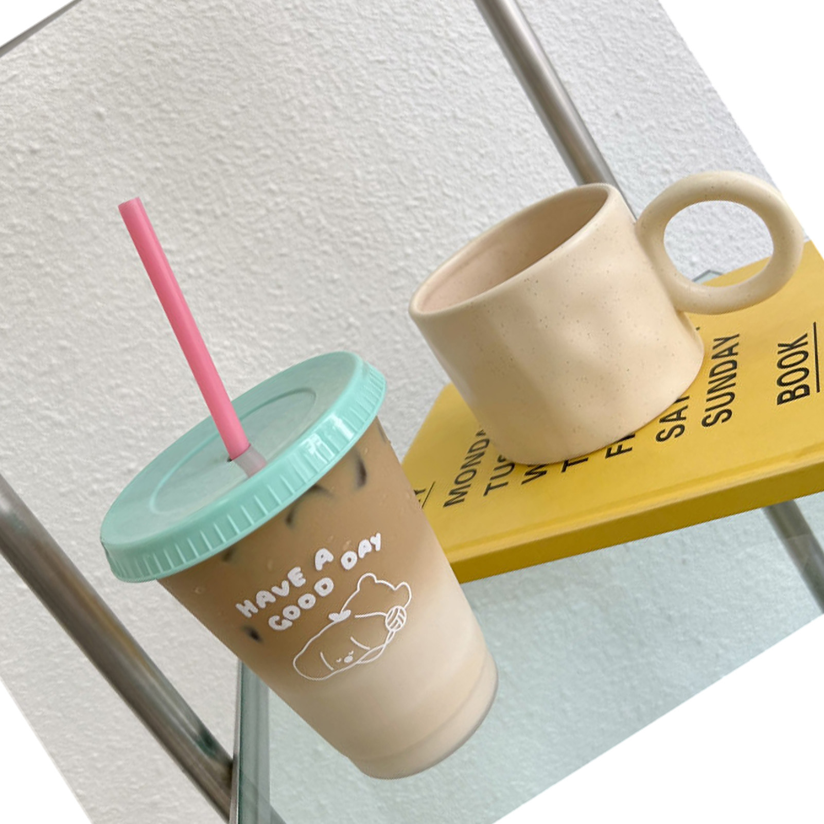 Trendiger Sommer-kaffeebecher Aus Kunststoff, Große Größe, Inklusive Strohhalm, Bonbonfarbe, Becher Mit Kleinem Liegenden Hund-motiv, Ideal Für Kalte Getränke Und Den Täglichen Gebrauch.