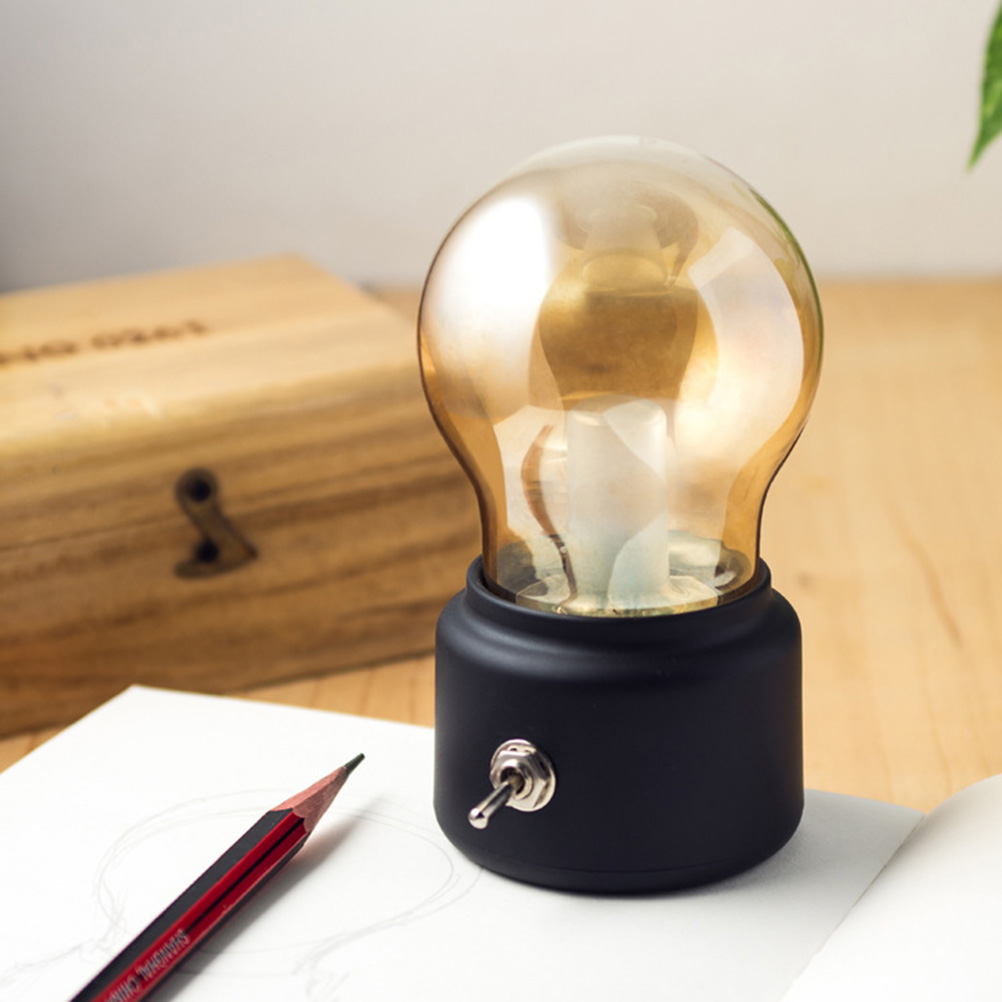 Wiederaufladbare Usb-led-lampe Mit Retro-metall-wippschalter, Stilvolle Und Sparsame Schreibtischbeleuchtung.