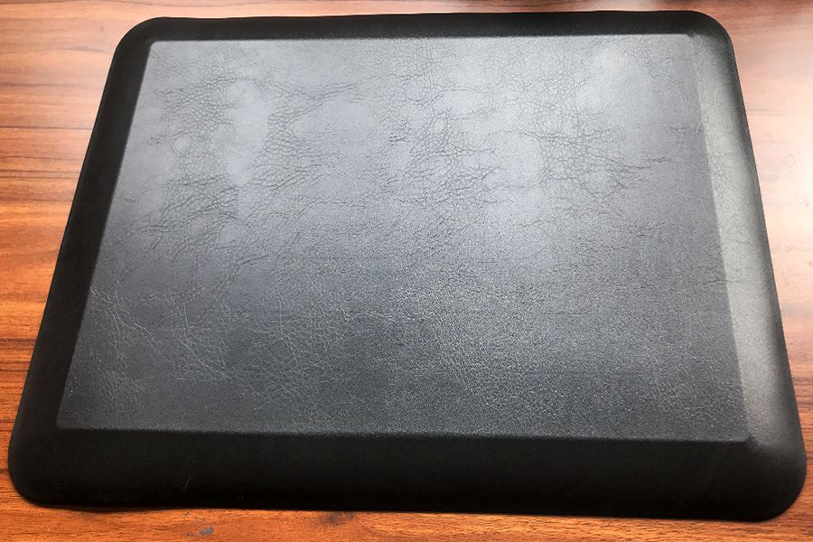 Küchenbodenmatten, Unfertige Platten Und Rollen, Verschiedene Stärken, Darunter Pu-oberfläche Und Pvc-schaumrücken, Sind Zum Verkauf Erhältlich - 20 Mm - 45 X 75 Cm.