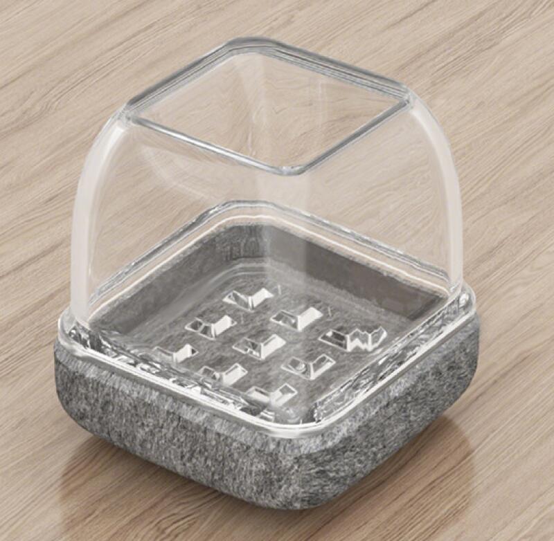 Zwölf Quadratische Schutzpads, Mit Filz Ausgekleidet Zur Geräuschdämpfung. Passend Für Fußstützen Mit Einem Durchmesser Von 2,8 Bis 3,7 Cm. Transparent.