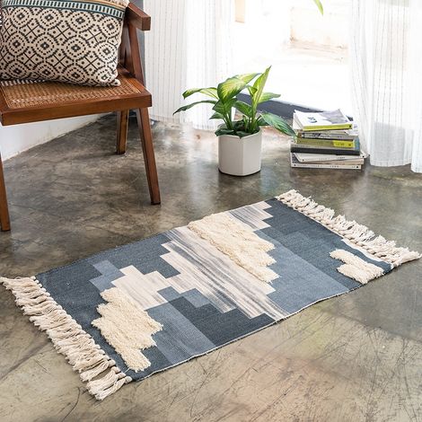 Fußmatte Im Mediterranen Stil Aus Baumwolle Und Leinen Mit Blauen Quasten. 60 Cm Breit, Maschinenwaschbar.