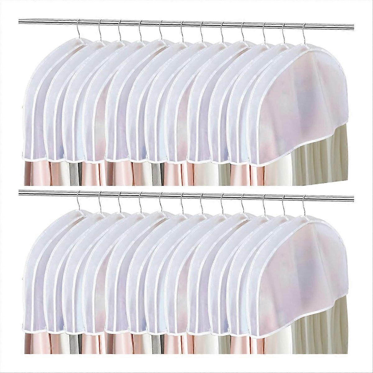 Set Aus 24 Kleidersäcken, Schulterschonern Und Staubschutzhüllen Zum Aufhängen Von Kleidung.