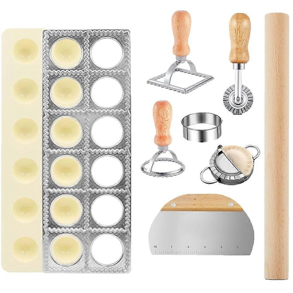 Set Mit 8 Ravioliformen Inklusive Raviolipresse, Teigschaber, Knödelform, Raviolischneider Und Allem, Was Zur Pastaherstellung Benötigt Wird.