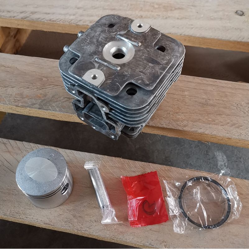 Der Zylinderblock Tj53, Bestehend Aus Kolben Und Zylinder Tj53e, Hat Einen Durchmesser Von 44 Mm Und Beinhaltet Kolbenringe. Er Ist Mit Dem Xindahua-motor Tj53e Kompatibel.