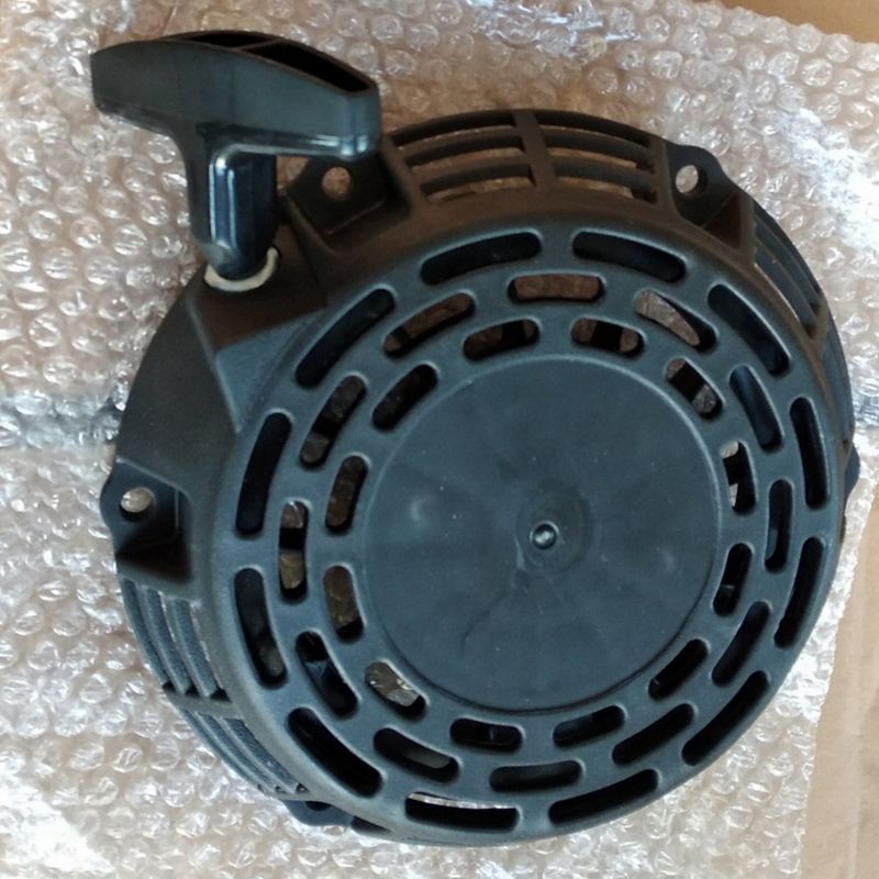 Die Mitsubishi Gt240 Starterplatte Ist Ein Manueller Starter, Der Für Mitsubishi Gt240 Motoren Geeignet Ist Und Das Starten Erleichtert.