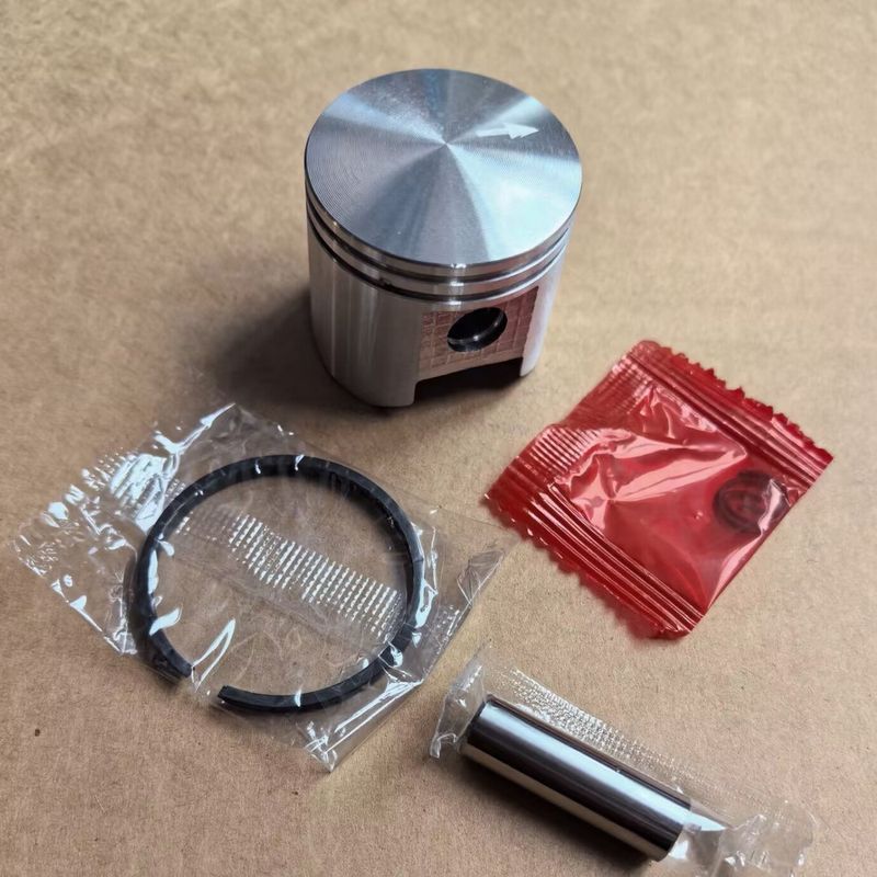 Das Kolbenset Srm-4605 (42 Mm) Inklusive Kolbenringen Zeichnet Sich Durch Eine Leichte Bauweise Aus, Die Wechselnde Massenträgheitskräfte Reduziert Und Für Kyoritsu Freischneider Geeignet Ist.