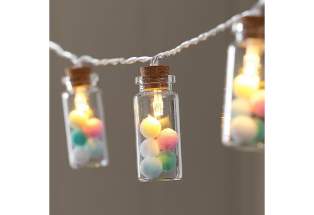 10er LED-Lichterkette mit Glasfläschchen & Pastell-Pompoms warmweiß/pastellbunt