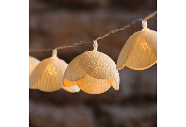 LED-Wiesenblumen-Lichterkette mit Timer in Warmweiß