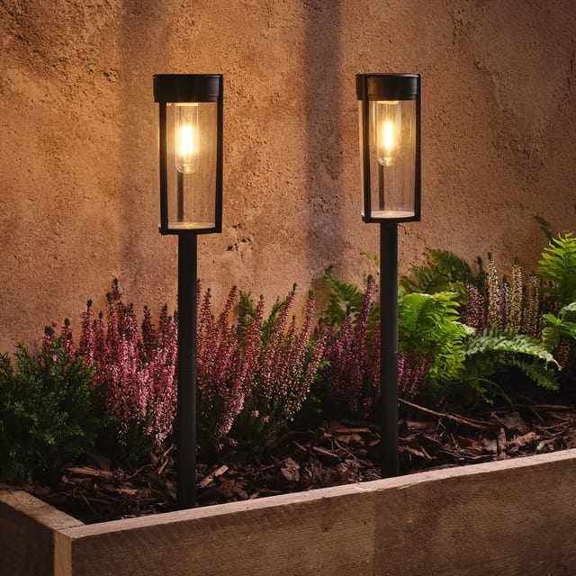 2er Set "Woburn" Solar-Erdspießleuchten mit warmweißen LEDs