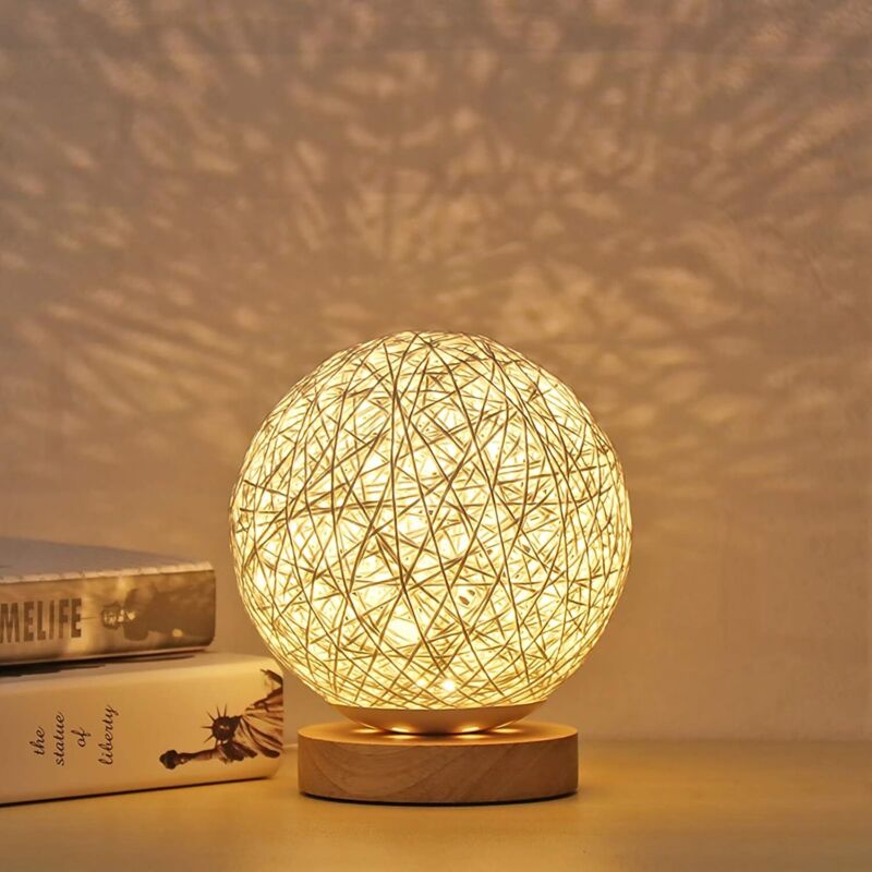 Led-tischleuchte Aus Holz, Kreative Kugelförmige Nachttischlampe Aus Holz Und Rattan Mit Handgestricktem Lampenschirm.