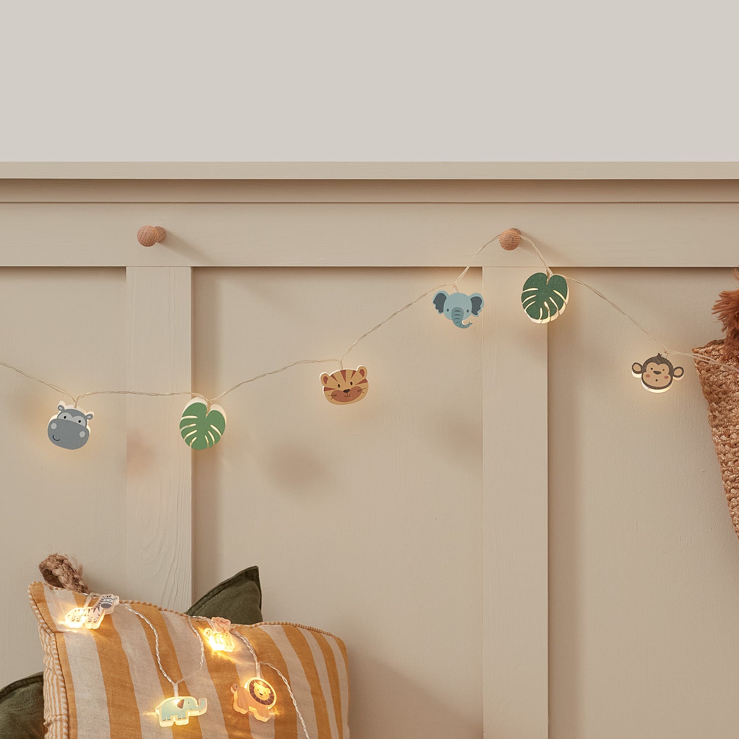 12er Safari Lichterkette Kinderzimmer aus Holz Bild 2