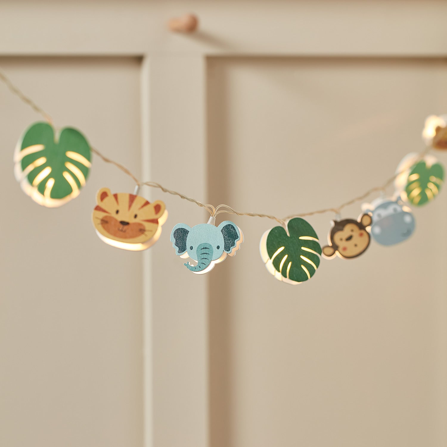 12er Safari Lichterkette Kinderzimmer aus Holz Bild 4