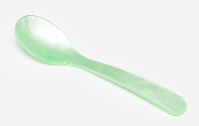 G.F. Heim Söhne Eierlöffel Acrylglas Perlmutt Optik Apfelgrün