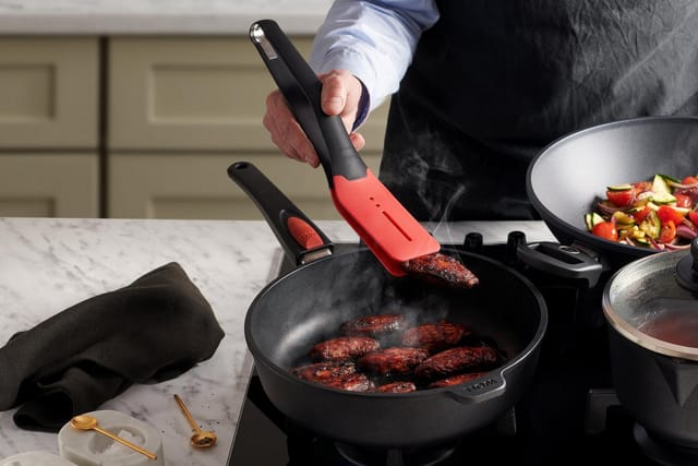 Woll Cook-It Küchenzange mit Silikon-Kopfteil Schwarz Rot