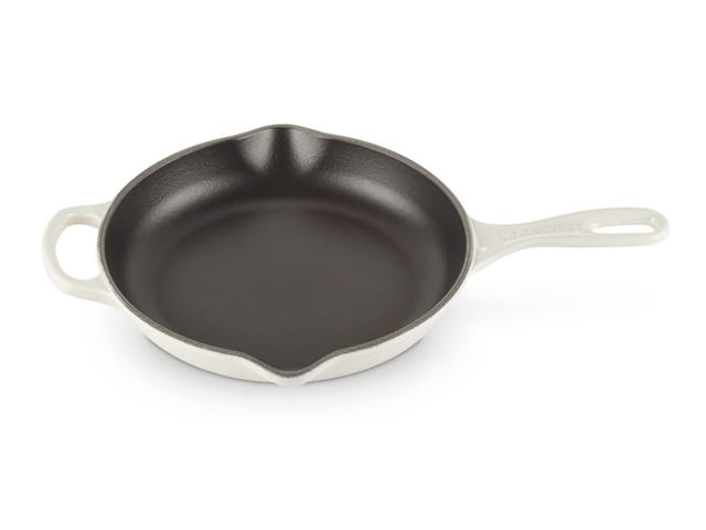 Le Creuset Brat- und Servierpfanne Gusseisen Meringue 23cm