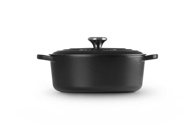 Le Creuset Bräter Signature Oval Gusseisen Schwarz 27cm
