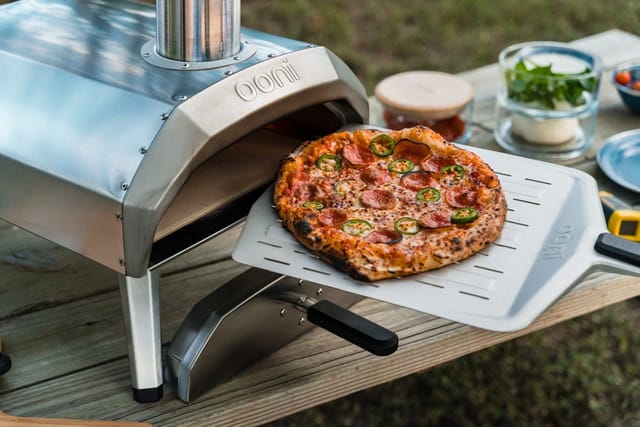 Premium Pizzaheber 14", perforiertes Aluminium, Grillbesteck