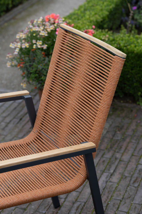 Dining Stapelsessel Alicante Rope Terracotta mit Teakarmlehne