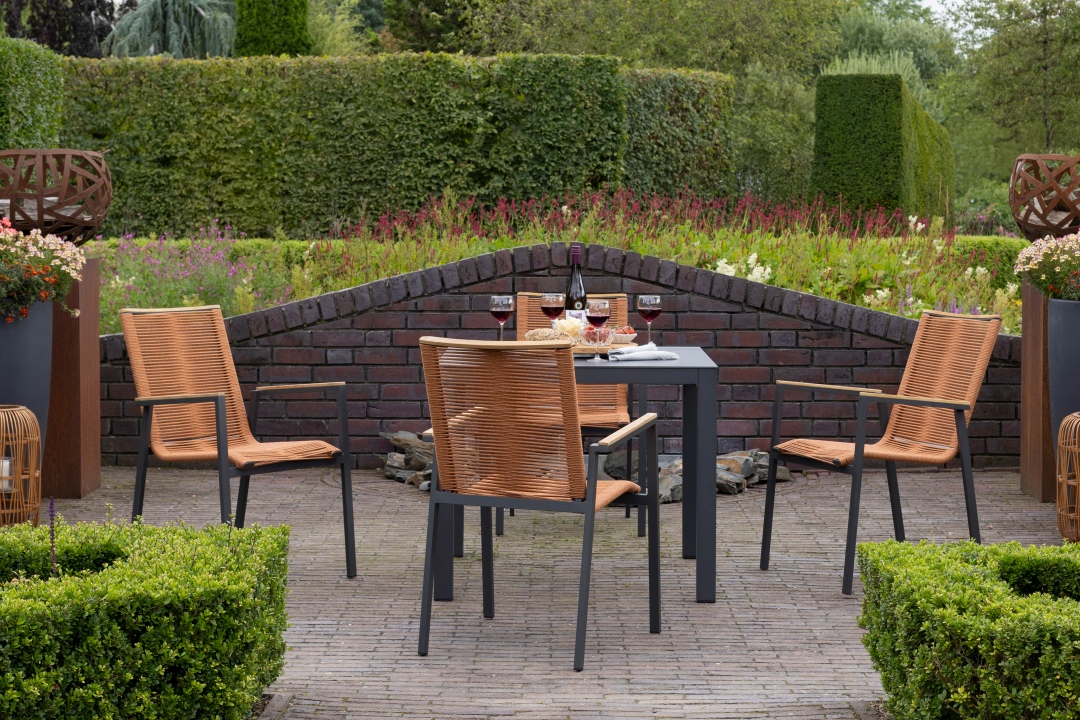 Dining Stapelsessel Alicante Rope Terracotta mit Teakarmlehne Bild 5