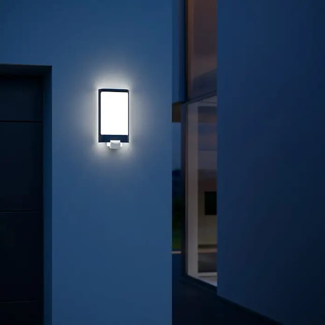 STEINEL Sensor-Außenleuchte »L 240 LED«, 9,3 W, inkl. Bewegungsmelder - silberfarben
