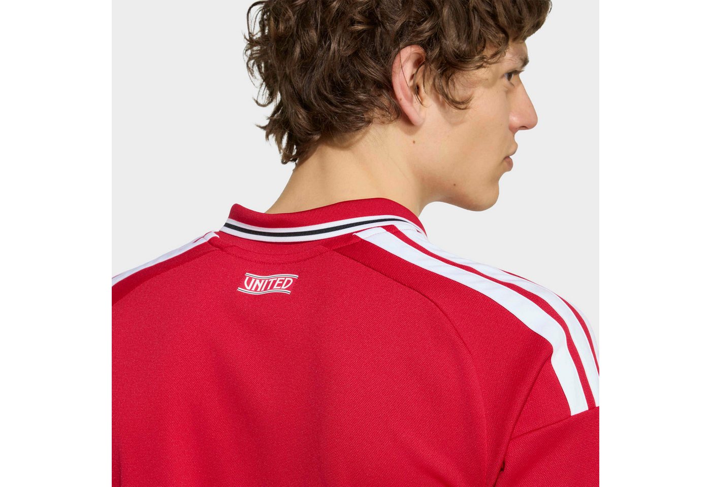 adidas Performance Fußballtrikot MANCHESTER UNITED 26/27 HEIMTRIKOT mit schmaler Passform, mit gestreiftem Kragen und Bündchen