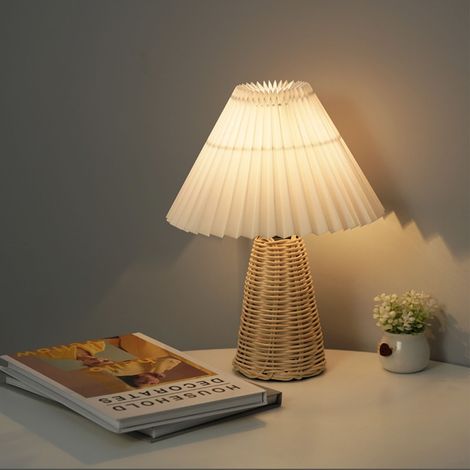 Plissee-tischleuchte Mit Rattanfuß Im Vintage-stil, Spendet Weiches Und Warmes Licht Und Eignet Sich Ideal Zur Schlafzimmerdekoration.