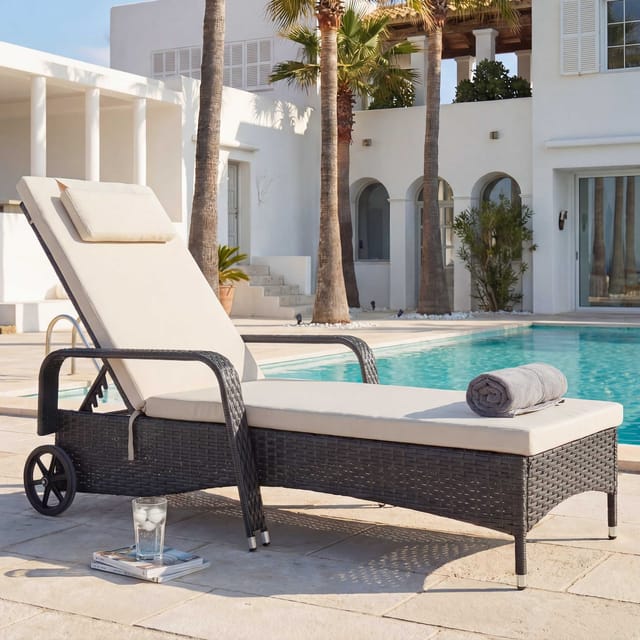 MCW Poly-Rattan Sonnenliege Cesena anthrazit Kissen beige