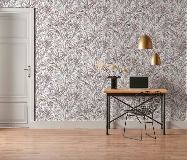 Bricoflor Palmen Tapete in Grau Weiß Braun Moderne Vliestapete mit Palmenblättern Tropical Wandtapete für Wohnzimmer und Schlafzimmer