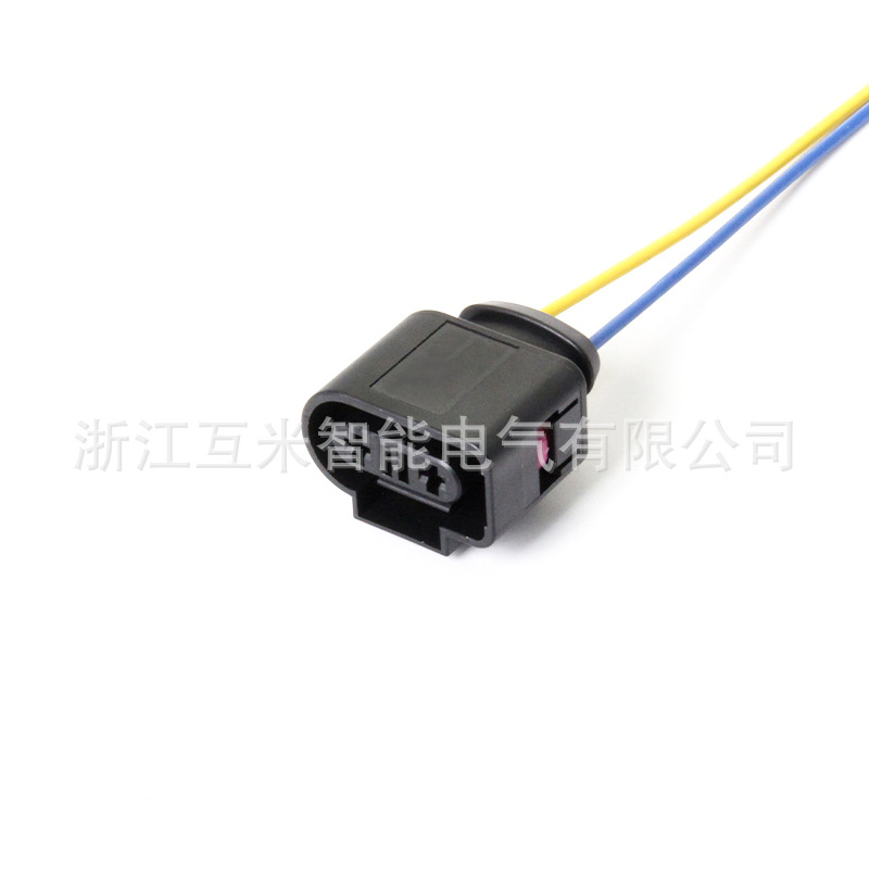 Le Dj7025f-3.5-21 Est Compatible Avec Le Faisceau De Câblage Du Connecteur Du Capteur De Niveau De Réservoir De Liquide De Refroidissement Auxiliaire Volkswagen Et Audi 1k0973202.