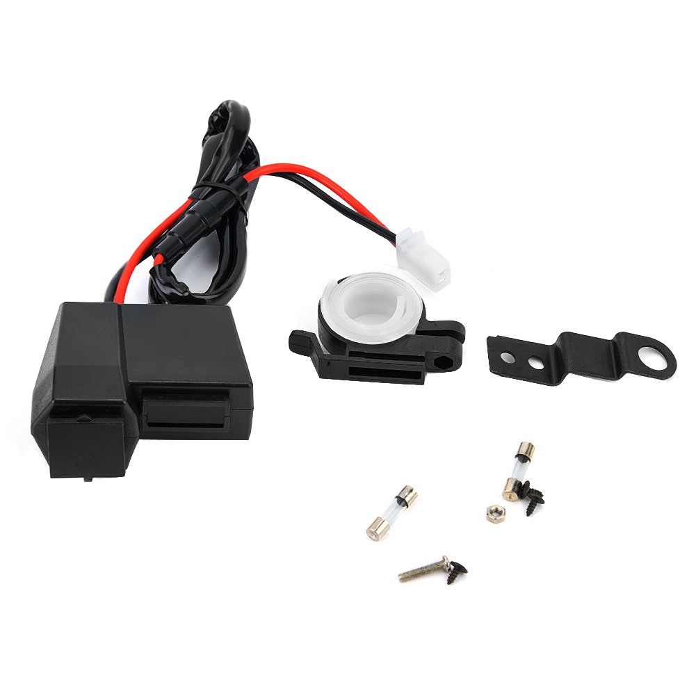 4-in-1 Zigarettenanzünder Mit Zwei Usb-anschlüssen, Led-voltmeter Und Ein-/ausschalter Für Motorräder.