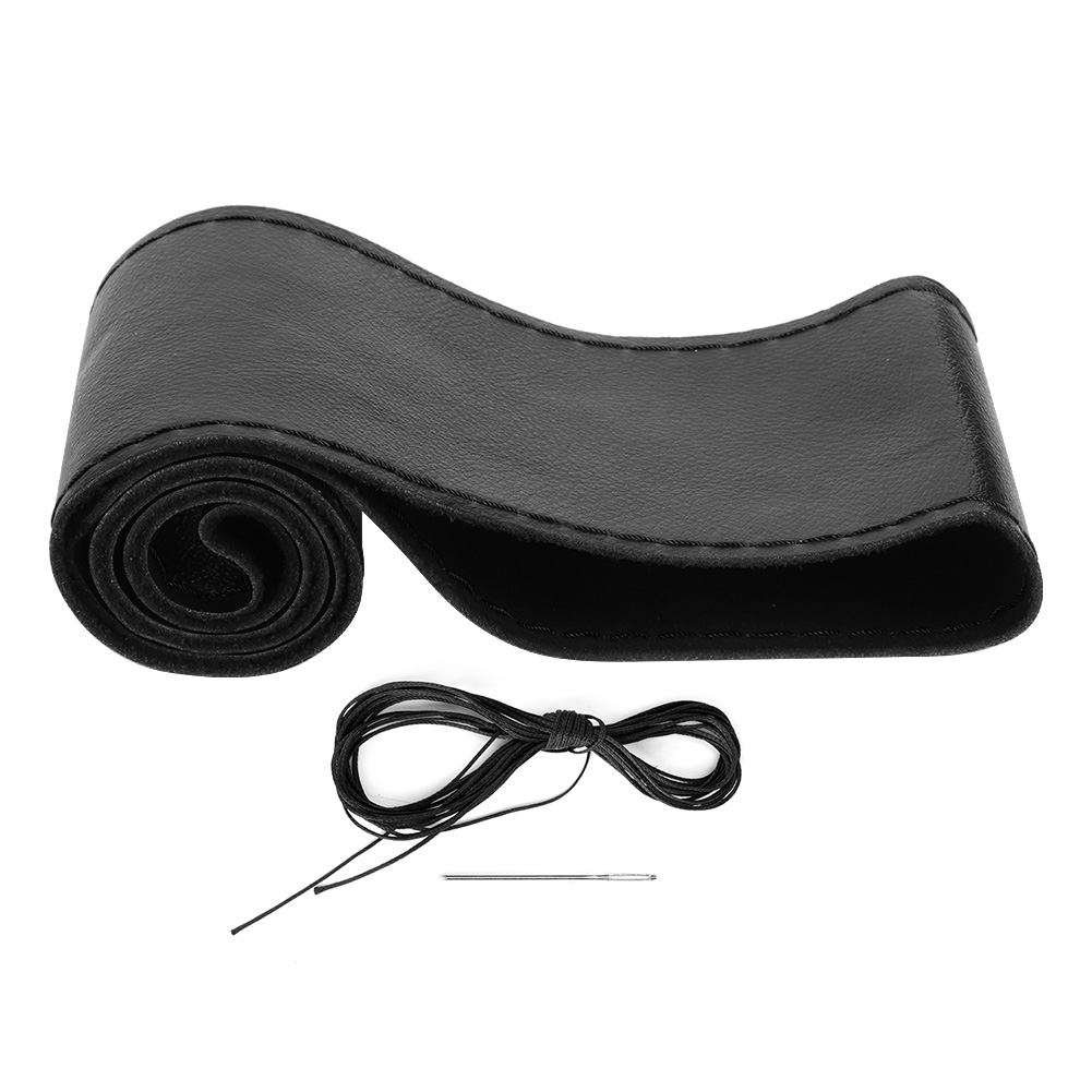 Handnähset Für Einen Lenkradbezug Aus Schwarzem Leder, Inklusive Nadel Und Faden, Zum Selbermachen Für Die Autoinnenausstattung, Handnähen.