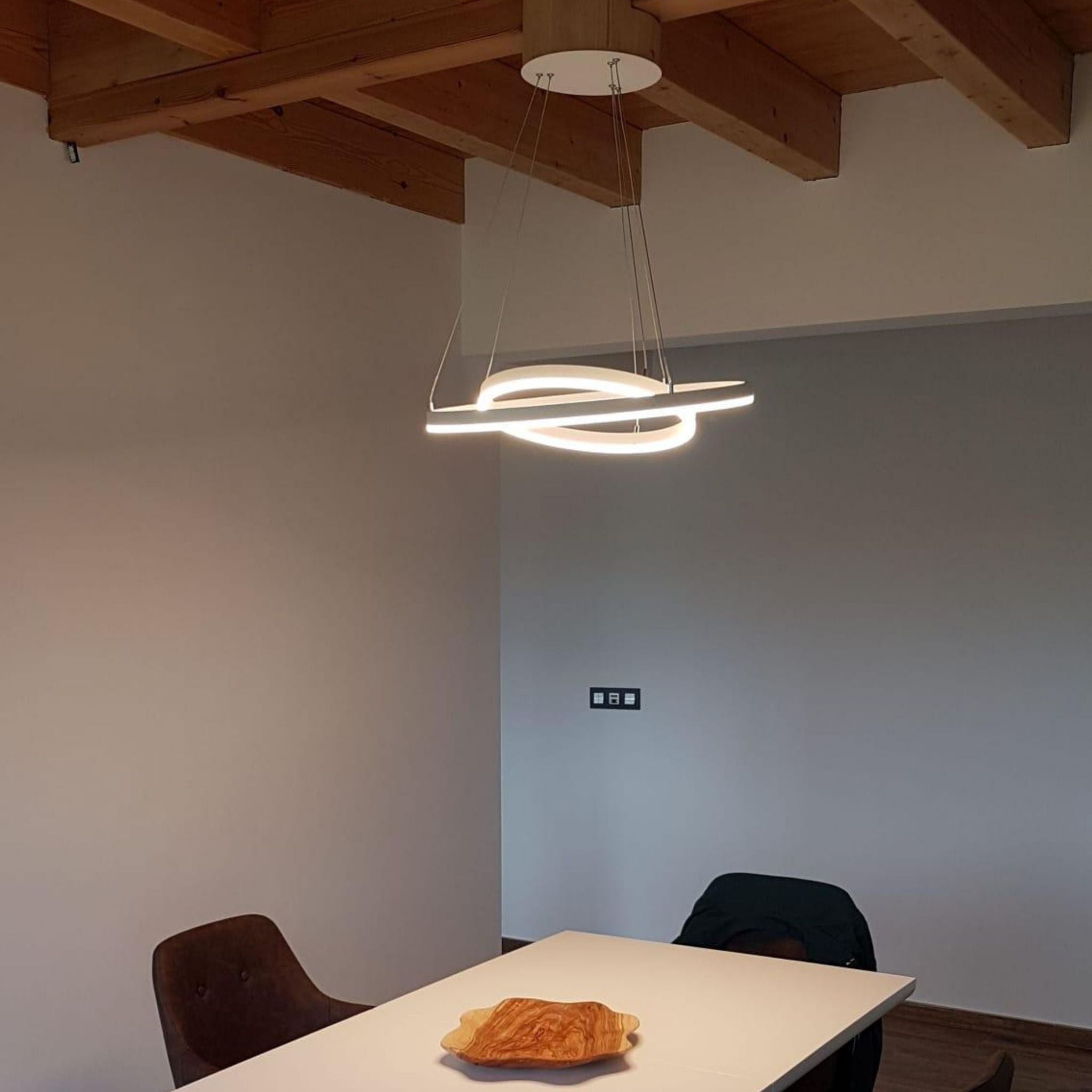 Led-pendelleuchte Mit Gekreuzten Ringen 74w 3000k