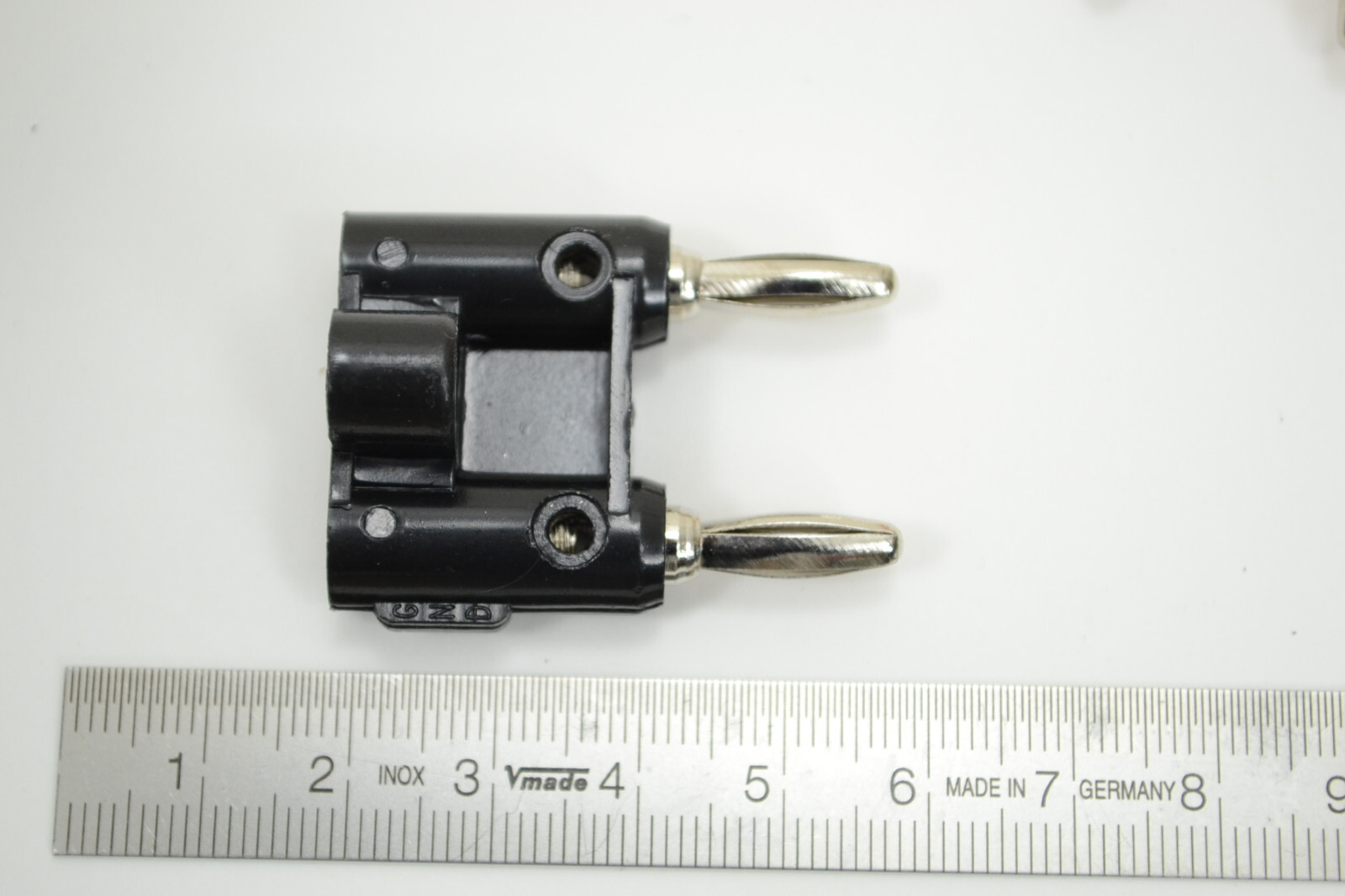 Doppel Bananenstecker mit 19mm Stiftabstand, nachsteckbar, schwarz oder rot