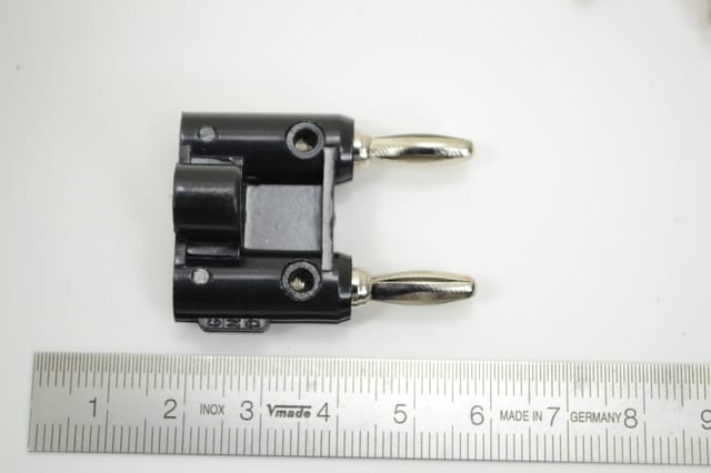 Doppel Bananenstecker mit 19mm Stiftabstand, nachsteckbar, schwarz oder rot
