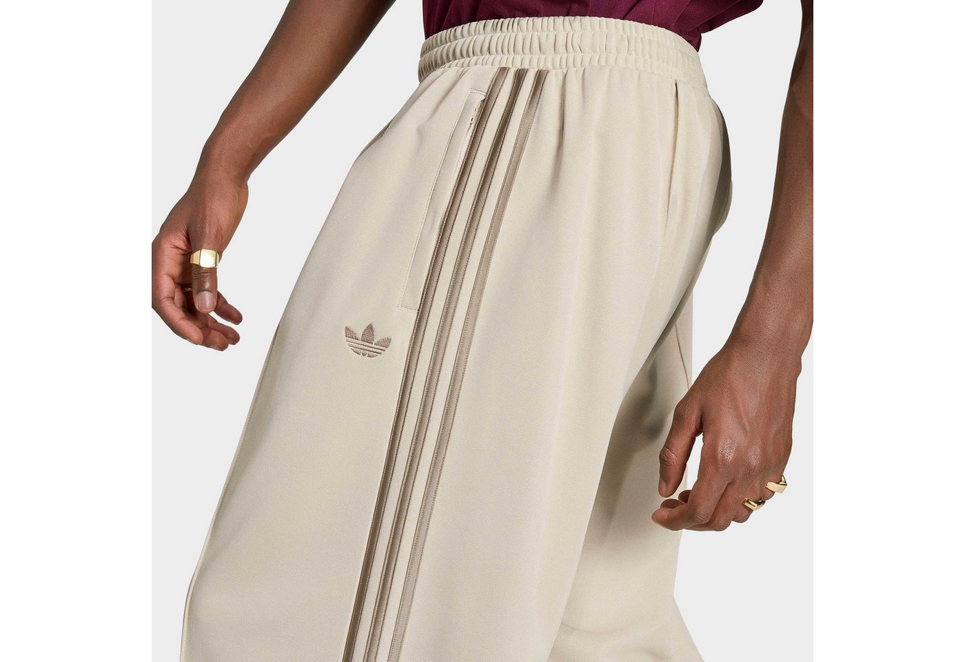 adidas Originals Sporthose OVERSIZE mit normal-weiter Passform, lange Hose, aus Baumwolle und Polyester Bild 2