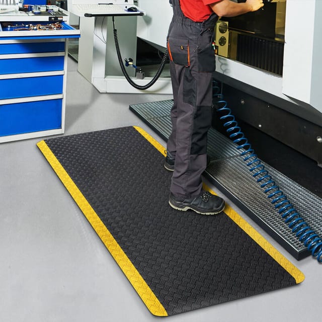 KARAT Anti-Ermüdungsmatte Heavy-Duty Tire Tuff 90 x 150 cm Schwarz-Gelb