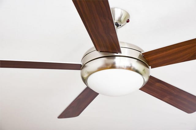 AIRERYDER Deckenventilator Ursa Nickel Gebürstet Flügel Silber - Nussbaum mit Beleuchtung und Fernbedienung