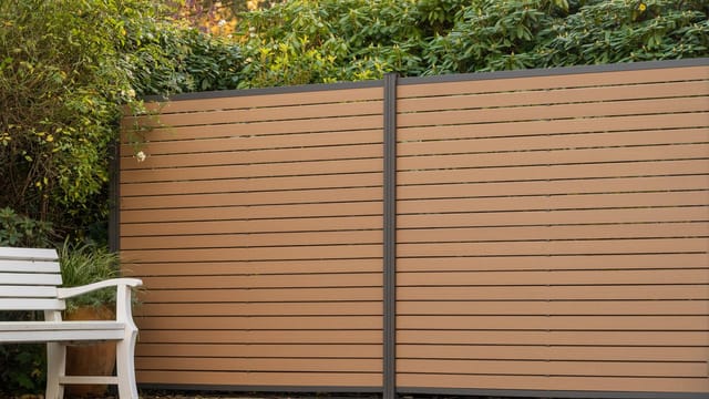 GartenLand Rhombus WPC Zaun Set Stockholm ca. 180 x 180 cm Sichtschutz Steckzaun Karamellbraun Aluminium Anthrazit Ohne Pfosten
