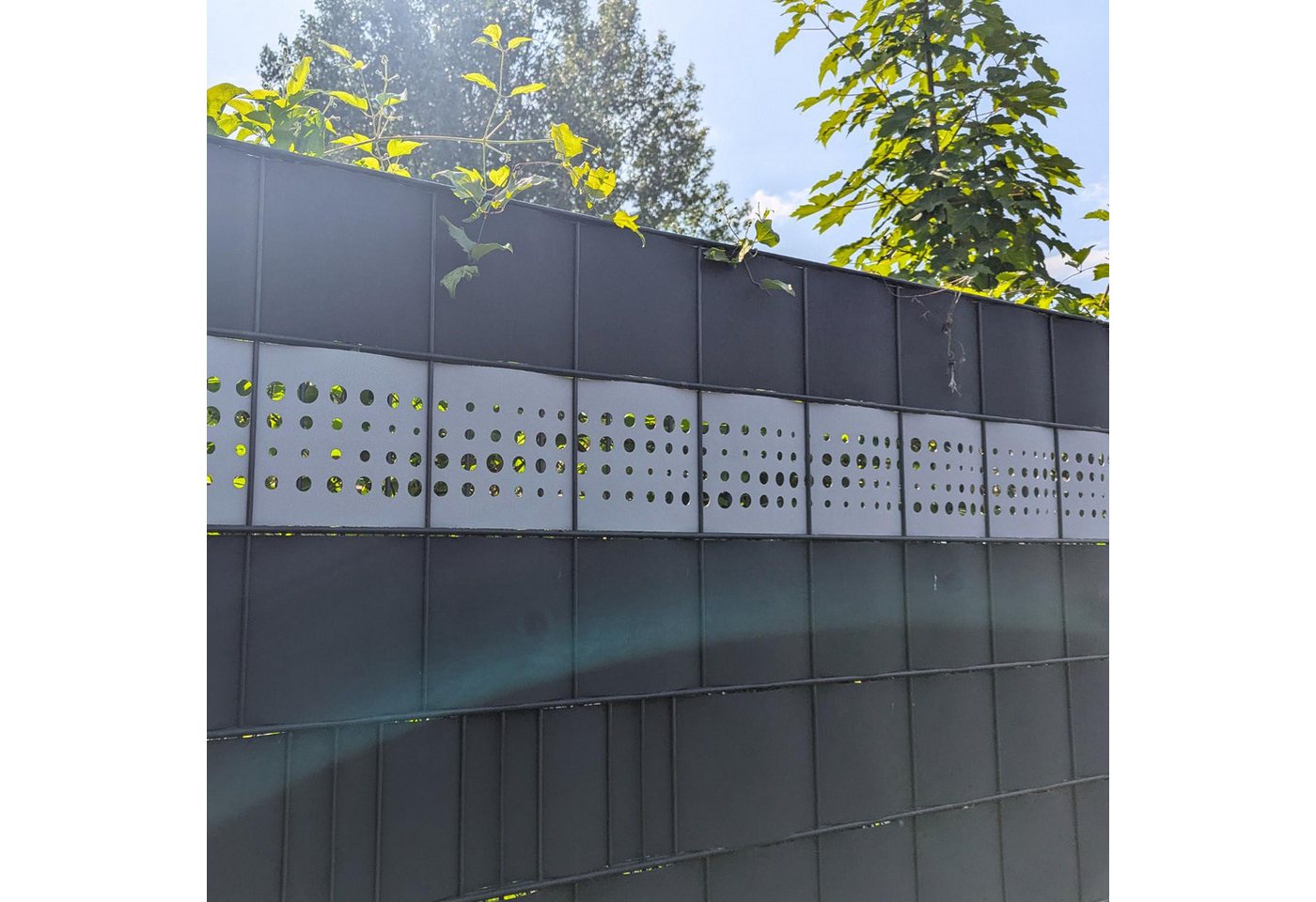 zaunzu Sichtschutzstreifen zaunzu PREMIUM dekor Pulse Sichtschutz Anthrazit 2,55m, (1x Einzelstreifen, Lasermuster für Deinen Doppelstabmattenzaun Laserstreifen), 5 Jahre garantierte Farbechtheit, UV-beständig Bild 5
