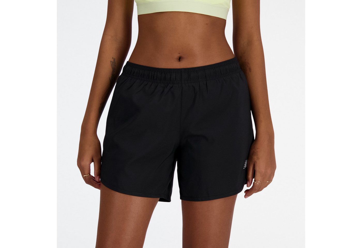 New Balance Laufshorts SPORT ESSENTIAL SHORT 5 mit seitlichen Einschubtaschen, aus Stretchmaterial, atmungsaktiv Bild 3