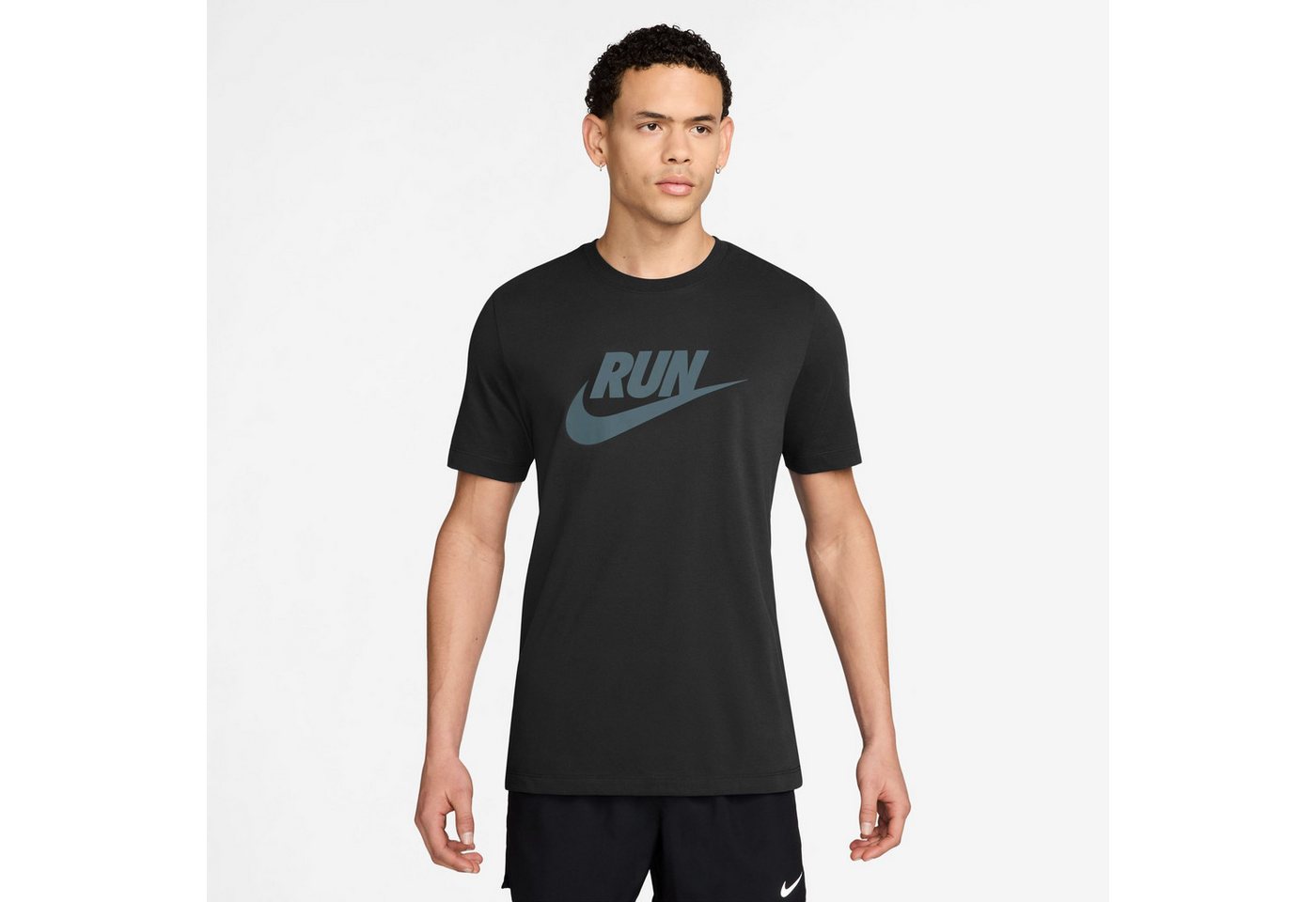 Nike Laufshirt M NK DF TEE RUN SWOOSH für Erwachsene, sportlicher Stil, aus Baumwolle und Polyester Bild 3