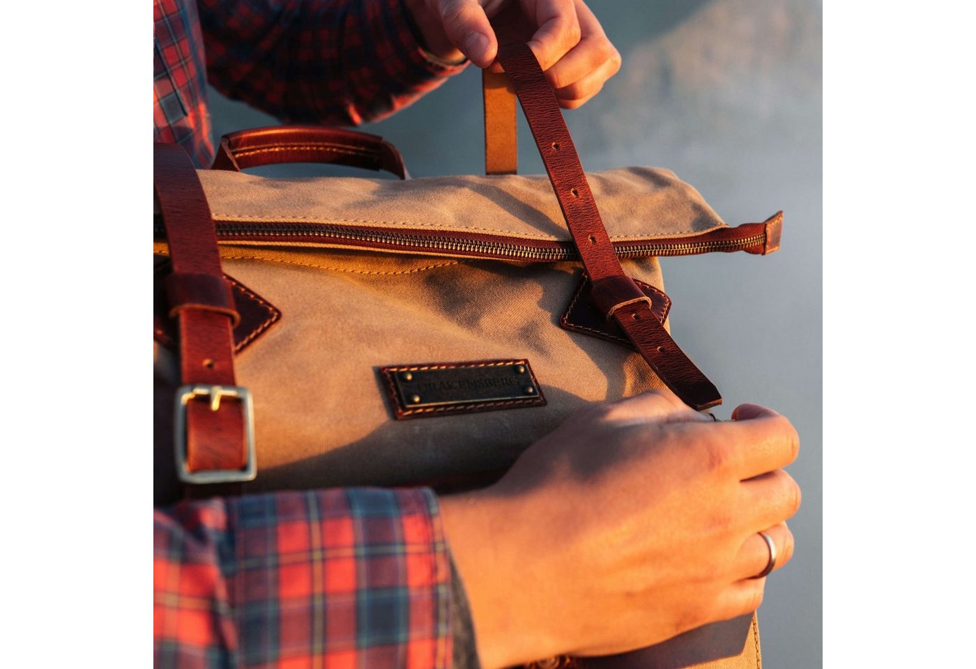 DRAKENSBERG Wanderrucksack Roll-Top »Adam« Khaki-Sand, wetterfester Vintage Rucksack aus gewachstem Canvas und Leder, robust Bild 4