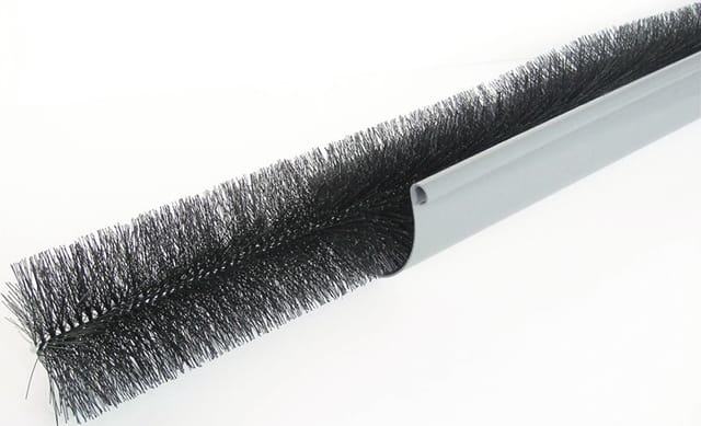 Inefa Dachrinnenbürste 120cm Schwarz Dachrinnen Laubschutz Formstabil