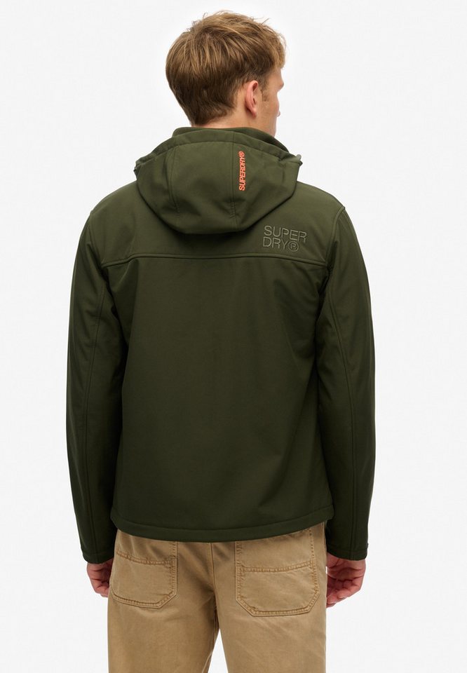 Superdry Outdoorjacke HOODED SOFT SHELL TREKKER JKT aus Polyester und Elasthan, elastischer Tragekomfort, pflegeleicht Bild 4