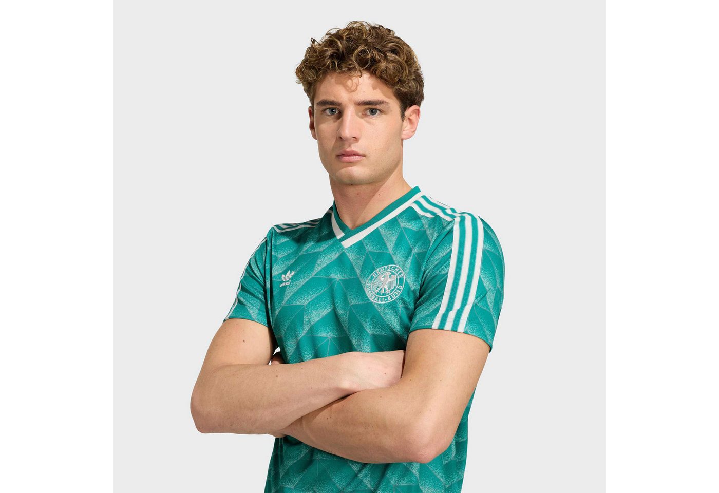 adidas Performance Fußballtrikot DFB A JSY 90 schmale Passform, mit V-Ausschnitt, Doppelstrick-Konstruktion
