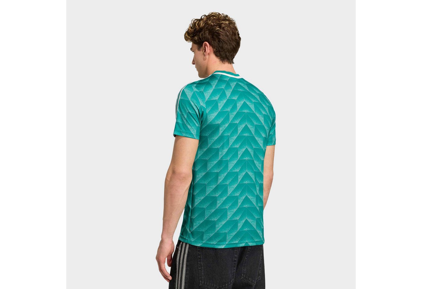 adidas Performance Fußballtrikot DFB A JSY 90 schmale Passform, mit V-Ausschnitt, Doppelstrick-Konstruktion Bild 2