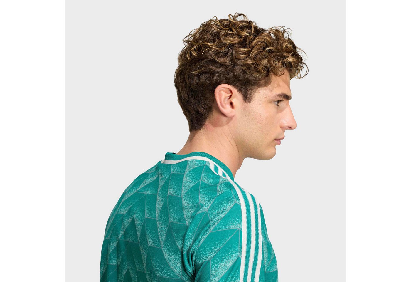 adidas Performance Fußballtrikot DFB A JSY 90 schmale Passform, mit V-Ausschnitt, Doppelstrick-Konstruktion Bild 3