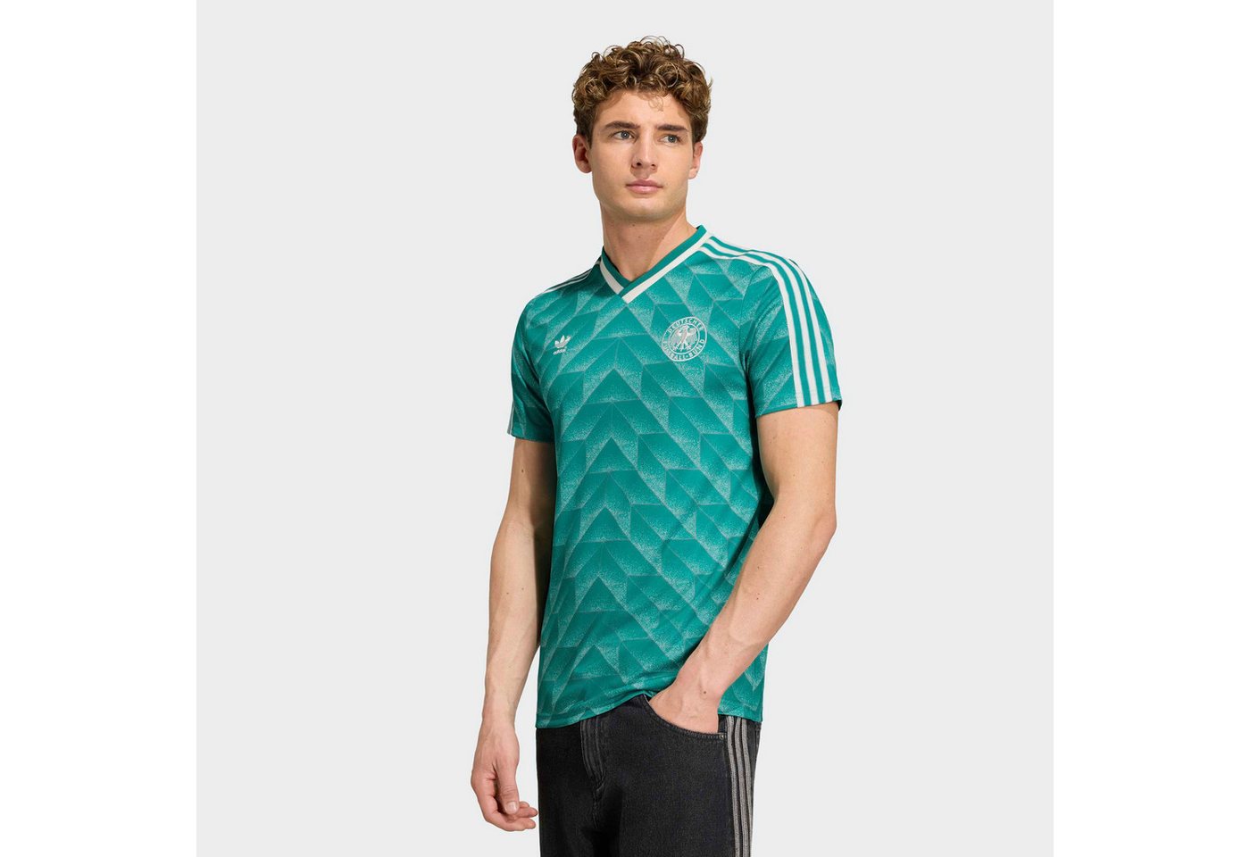 adidas Performance Fußballtrikot DFB A JSY 90 schmale Passform, mit V-Ausschnitt, Doppelstrick-Konstruktion Bild 4