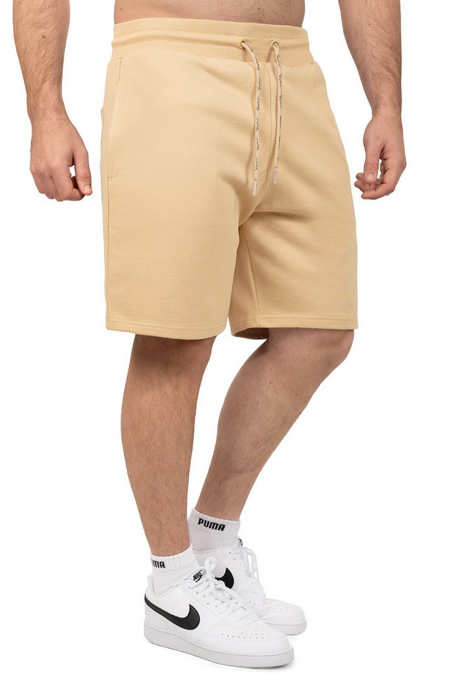 Reichstadt Trainingsshorts Herren Regular Fit Kurze Sport Hose S-23RS036 mit Stitching am Hosenbein Bild 2